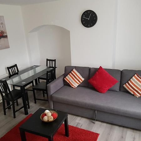 Barnfield Place Edgware Extérieur photo
