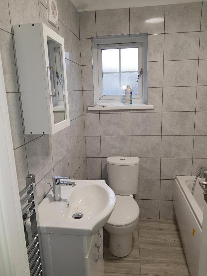 Barnfield Place Edgware Extérieur photo