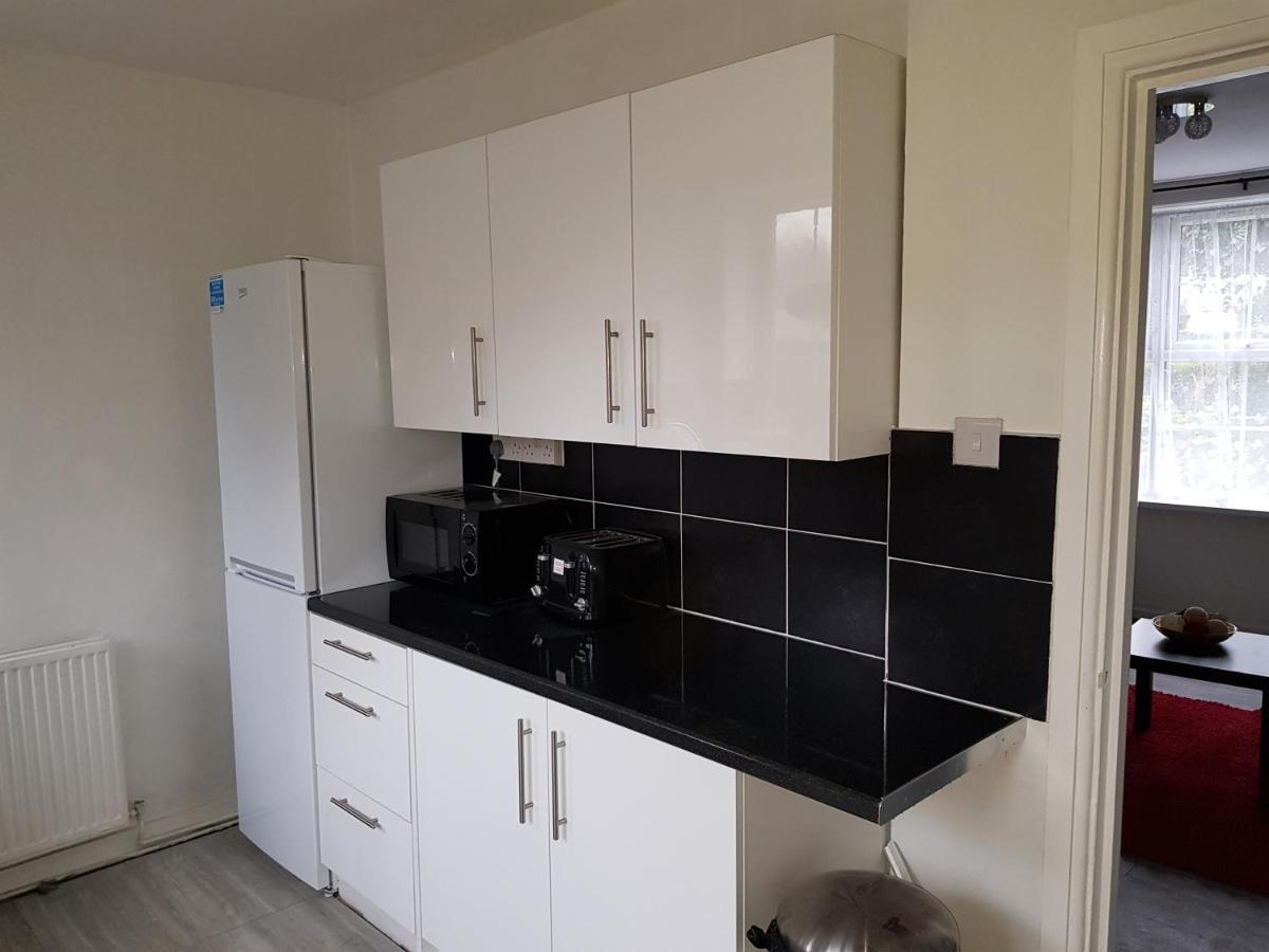 Barnfield Place Edgware Extérieur photo