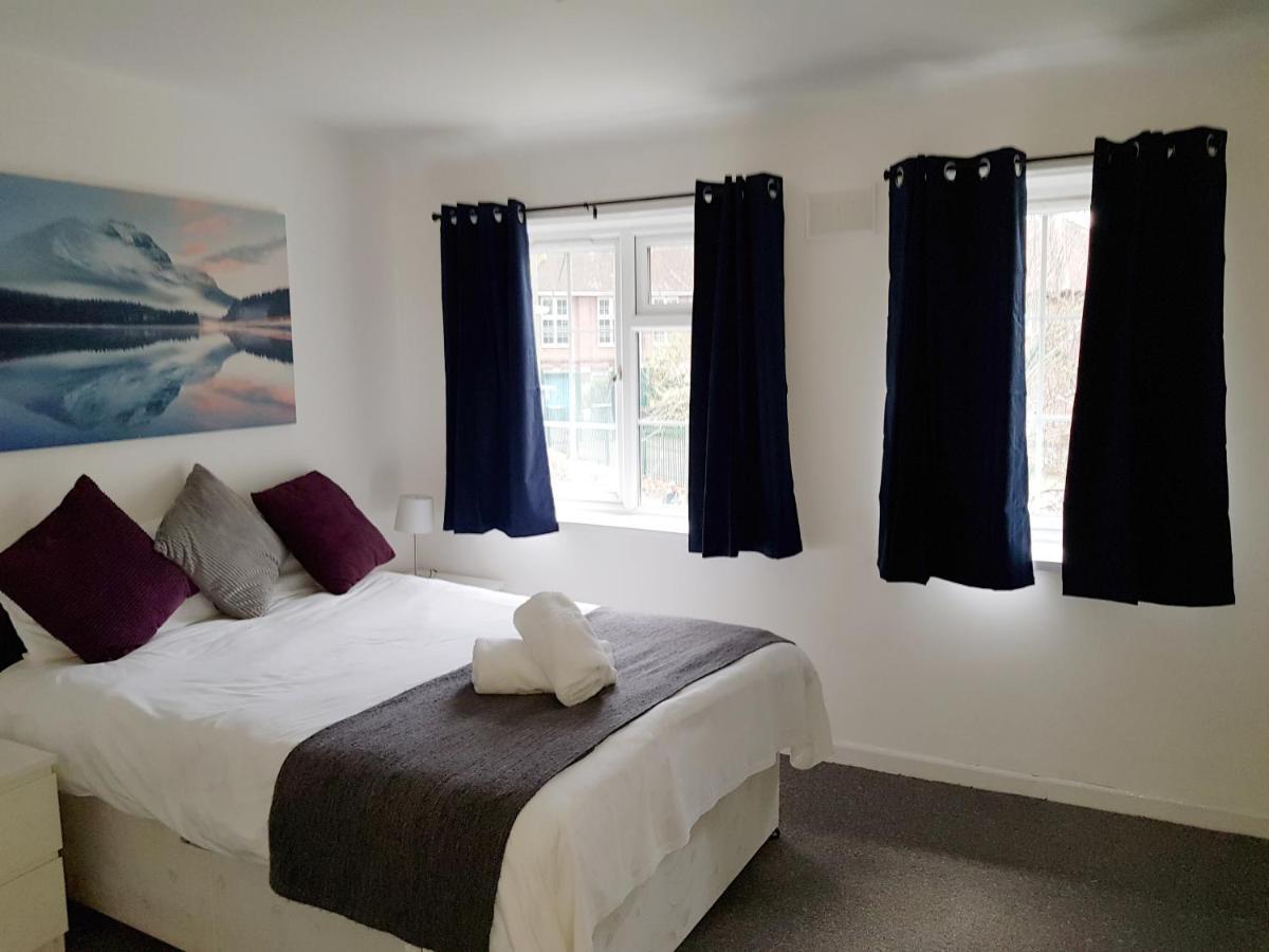 Barnfield Place Edgware Extérieur photo